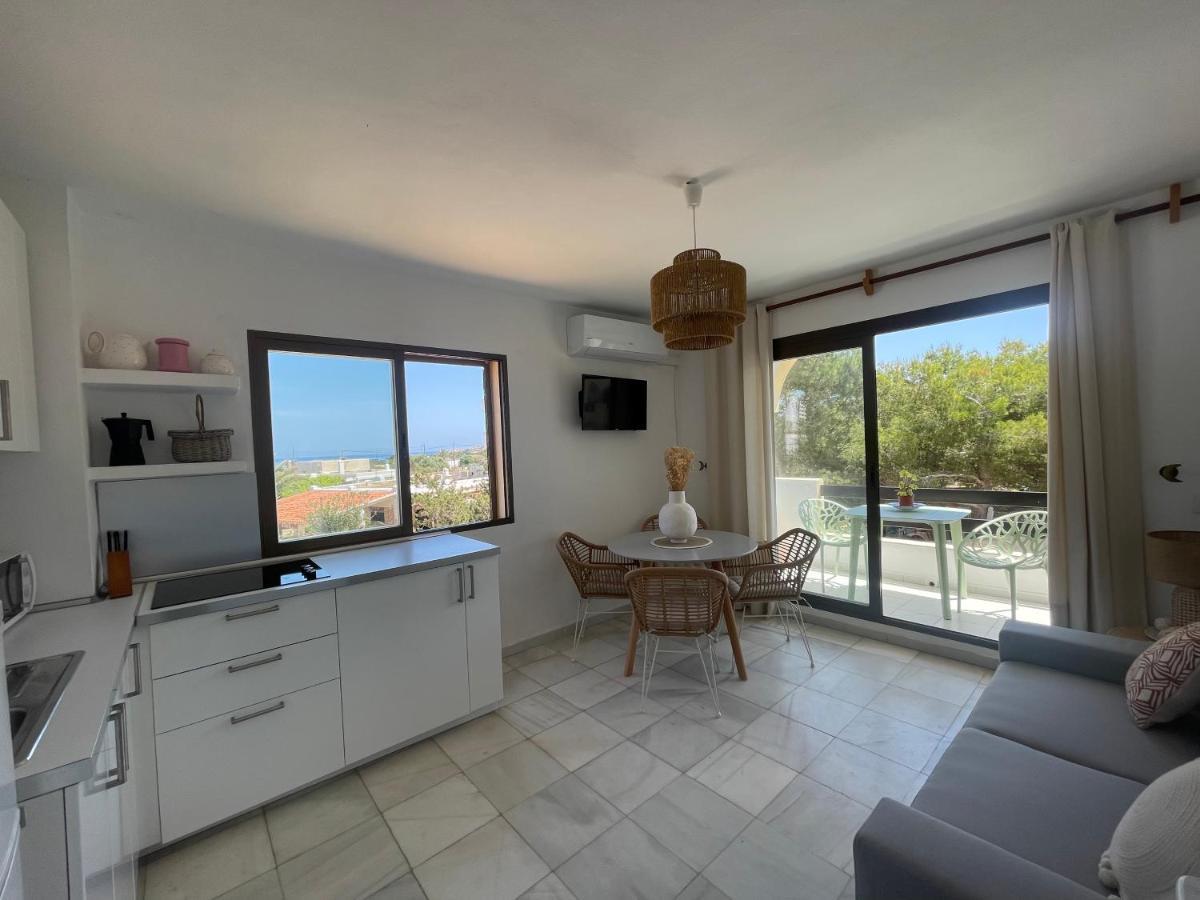 Bella Lilia Apartment Es Pujols Exterior photo